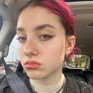 Meet your Posher, Claire